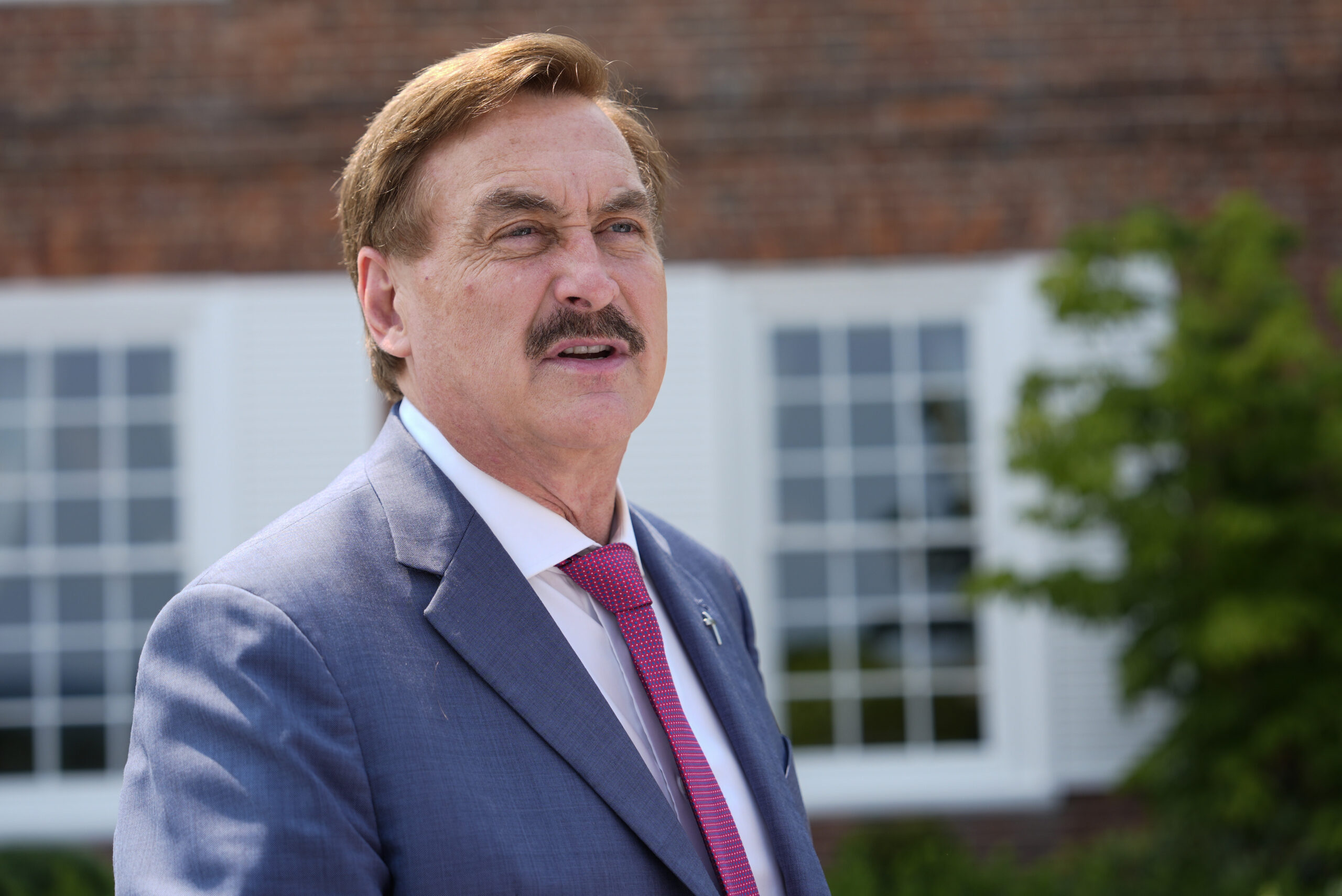 DHL 起诉 MyPillow，指控由 Mike Lindell 创立的公司拖欠近 $800K 的未付款项