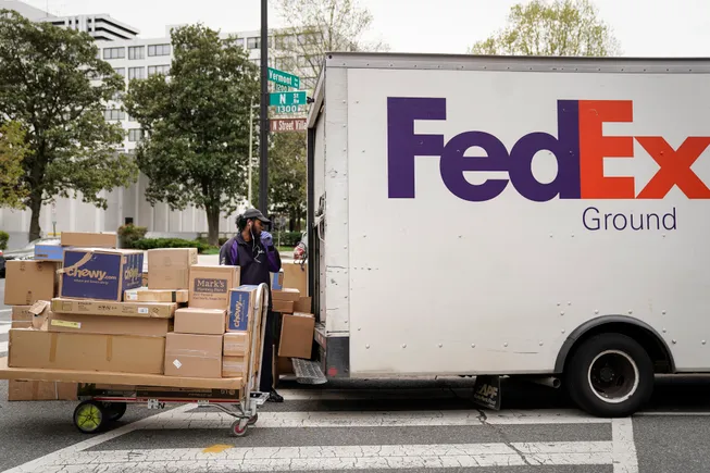 随着FedEx和UPS的附加费增加，竞争对手迎来了新的机遇