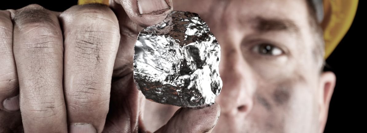 董事豪掷14万份增持！Discovery Silver治理信号背后，供应链隐性风险浮出水面