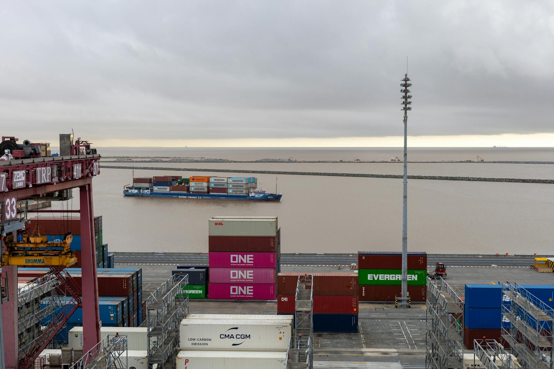 Middle East Maritime Corridors Under Pressure: GPS Spoofing, Port Disruptions, and Strategic Re-Routing Reshape Regional Supply Chain Flows