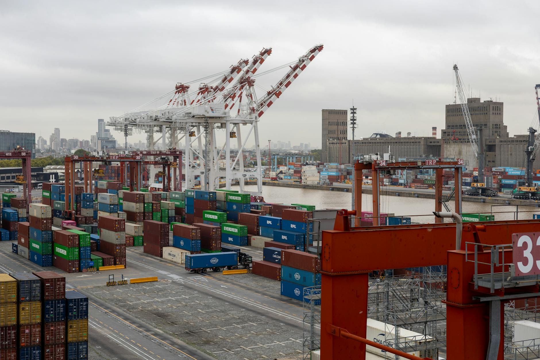 Ocean Freight Paradox: Record Capacity, Persistent Congestion, and the Illusion of Rate Stability in 2026