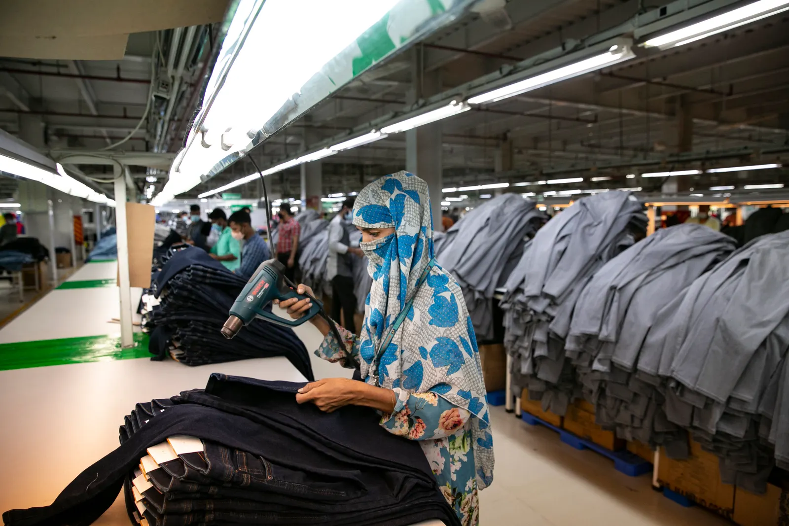 76% of Fashion Executives Say Tariffs Will Reshape 2026: McKinsey Reveals Four Strategic Sourcing Shifts in Apparel