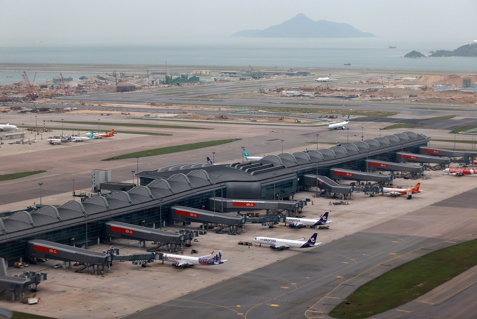 香港货运代理集体抗议：航空燃油附加费飙升四倍，供应链成本危机一触即发