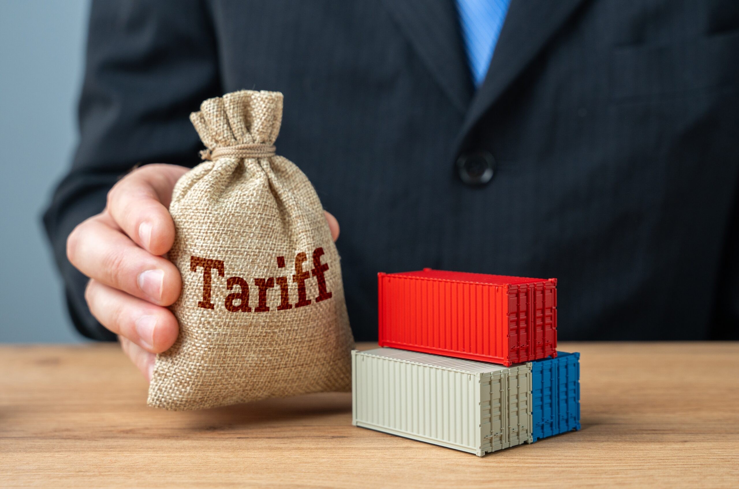 Tariffs Drive 25% FDI Drop in Supply Chains