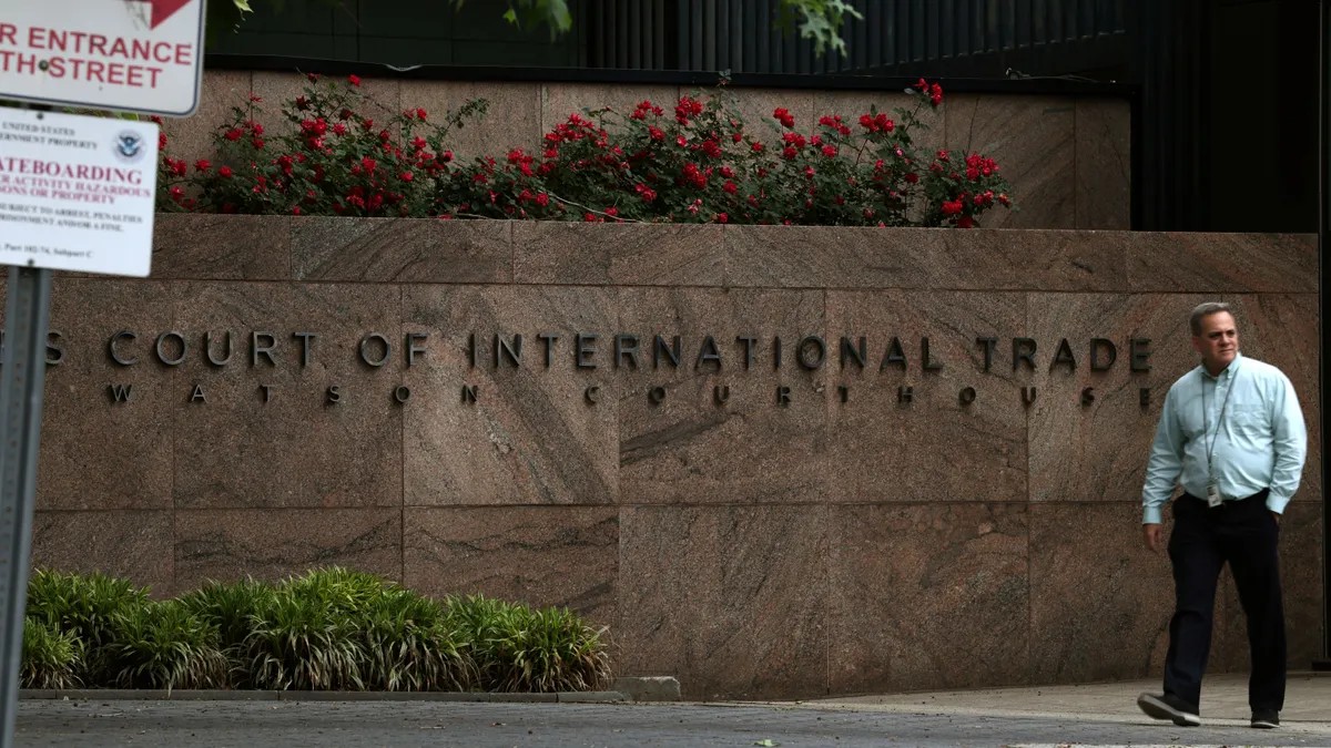 美国国际贸易法院裁定特朗普10%全球关税违法 — www.supplychaindive.com