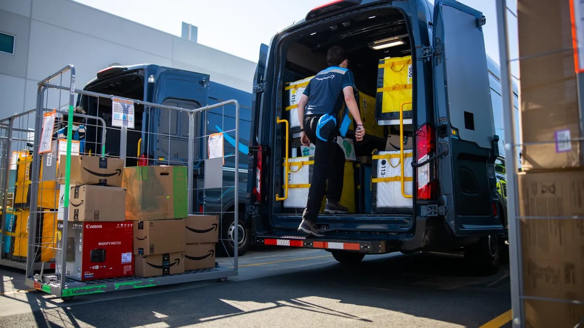亚马逊向全行业开放物流网络，覆盖200座履约中心 — www.supplychaindive.com
