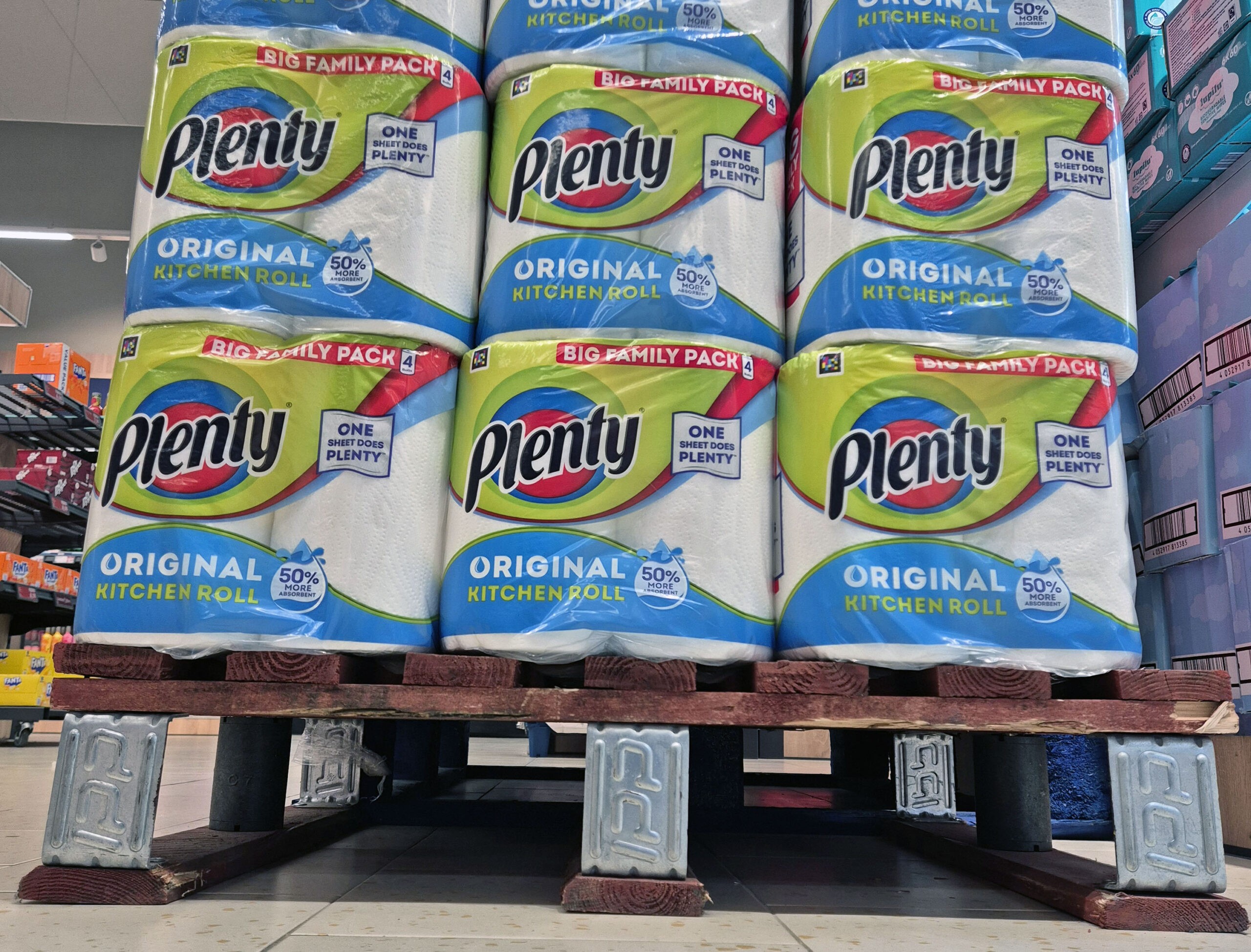 Essity Launches Display Pallets in Lidl UK — Logistics Business