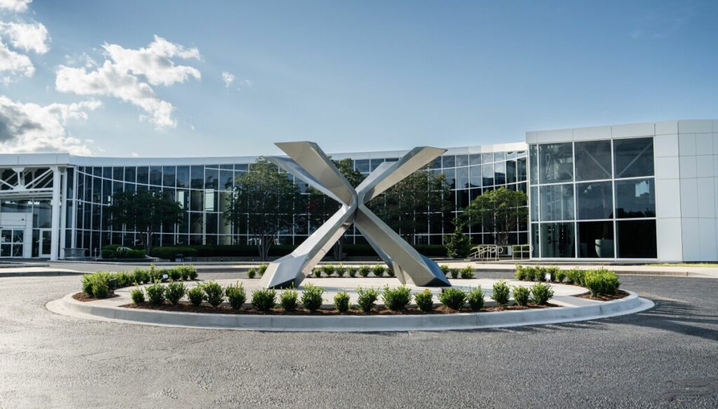 宝马新款X5全生命周期碳排放降40%，电池供应链成关键