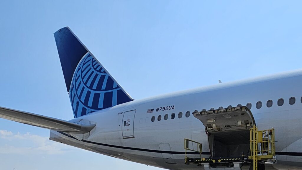 联合航空货运营收增22.6%至5.27亿美元，中东运力缩12%