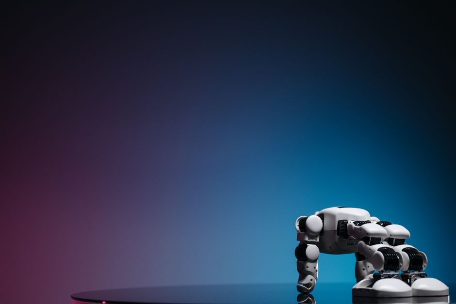 Gartner 发布 2026 八大供应链技术趋势，AI 驱动自主化与决策治理