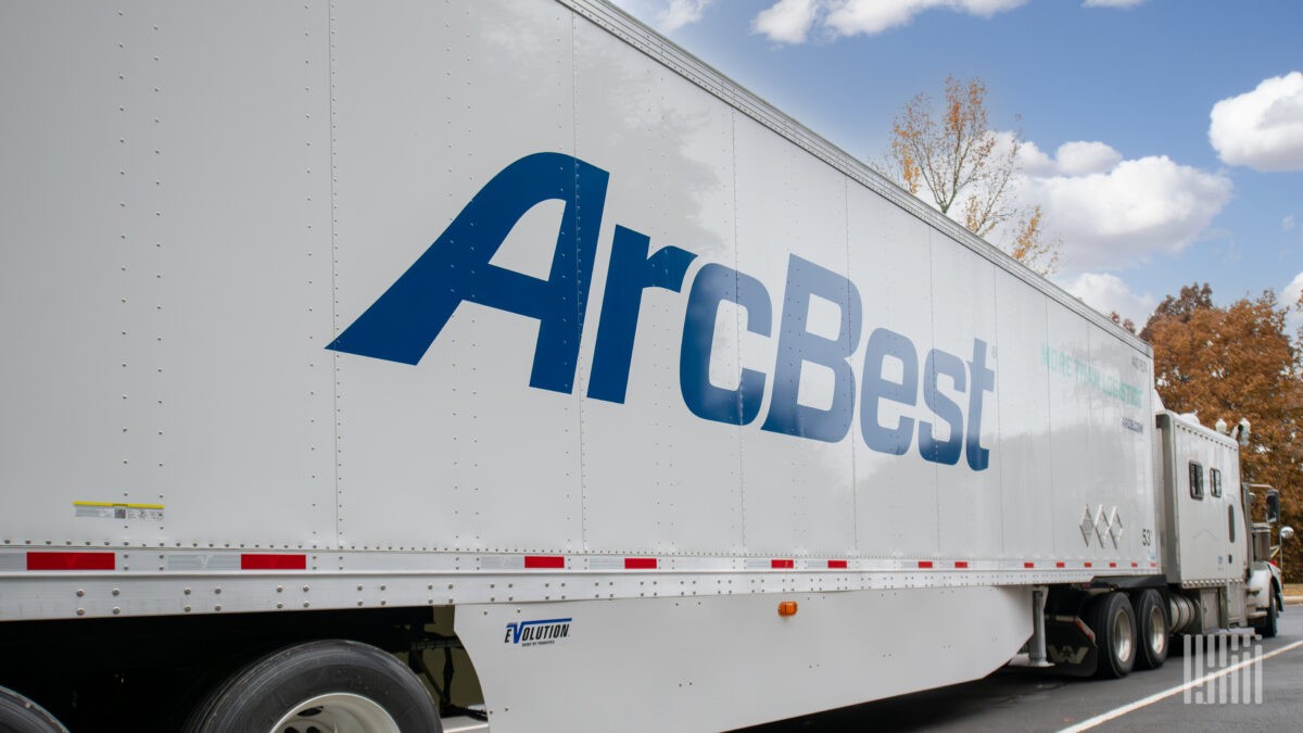ArcBest 裁员2%并关闭10个零担货运终端，预计年省4000万美元