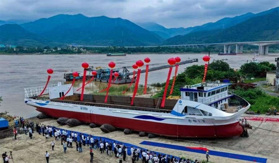 China launches 2,000-tonne hydrogen cargo ship with 760 km range