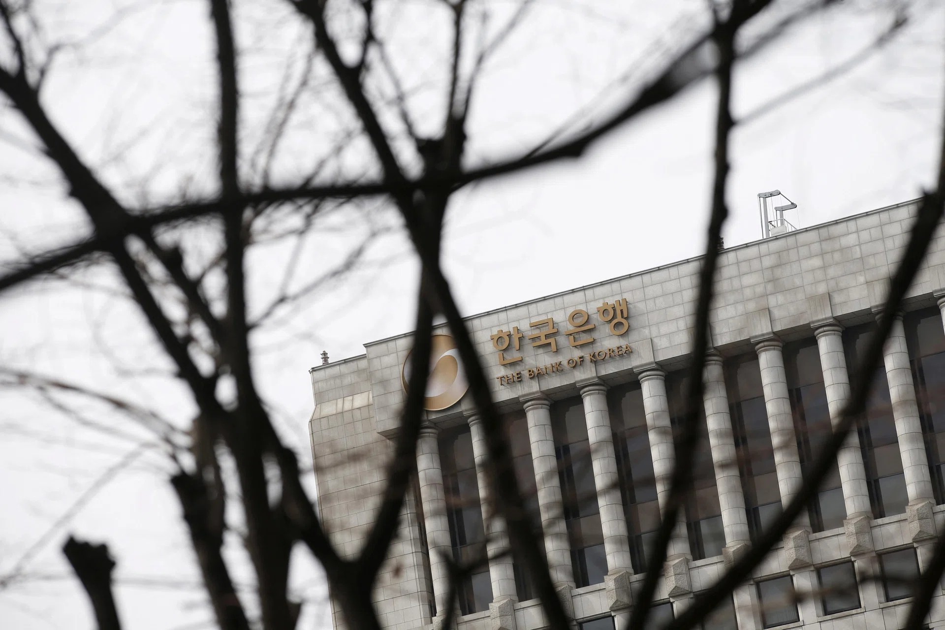 Bank of Korea raises rates 25 bps for first time in 3.5 years