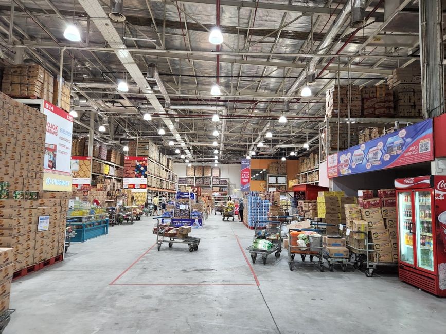 UAE Official Inspects Al-Arish Logistics Hub for Gaza Aid