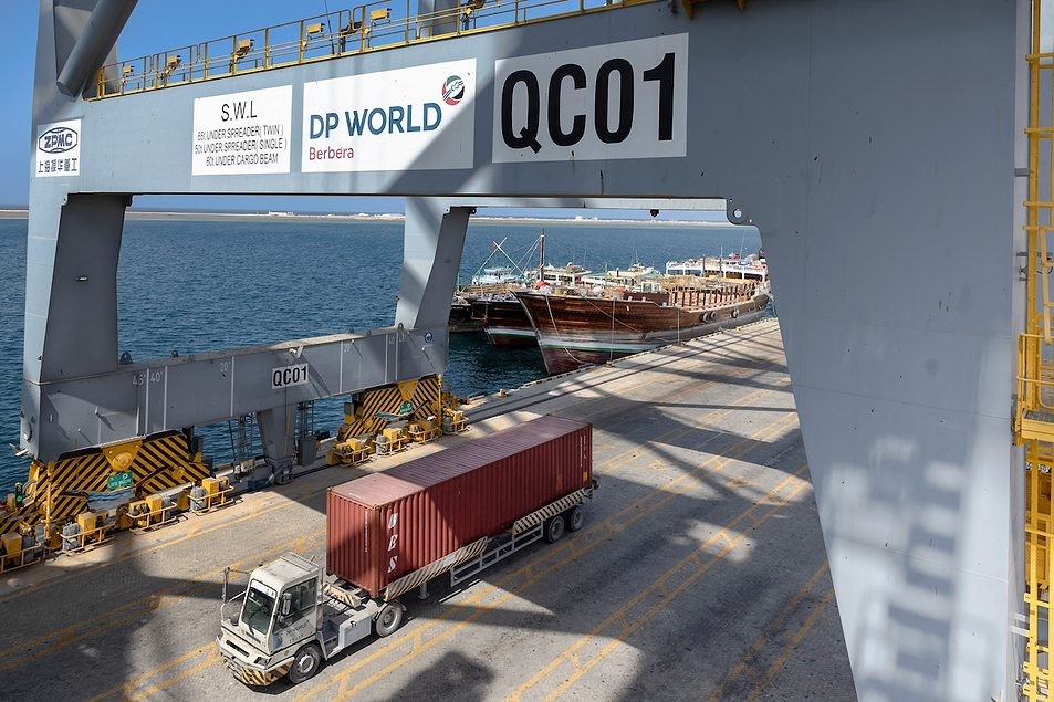 DP World 非洲投资加码至 8 亿美元，霍尔木兹海峡封锁推高燃油成本 75%