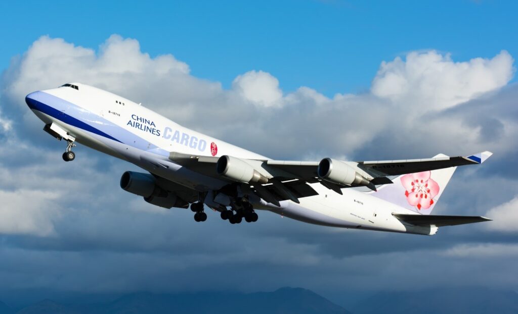 中华航空Q2货邮营收增43.9%至236亿新台币，加订8架波音777-8F